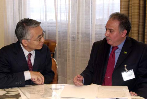 Mr. Yoshio Utsumi receiving Mr. Fareed Khashoggi from Sauid Arabia - Photo credit: ITU / S. Acharya